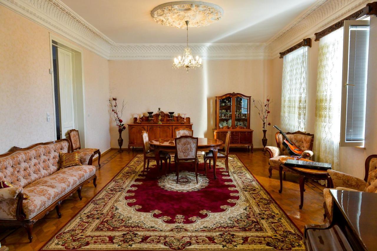 קוטאיסי Gold Guest House מראה חיצוני תמונה