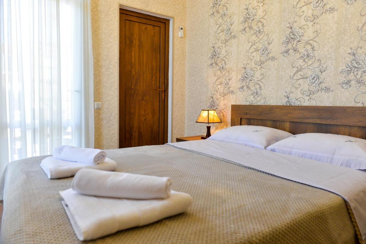 קוטאיסי Gold Guest House מראה חיצוני תמונה
