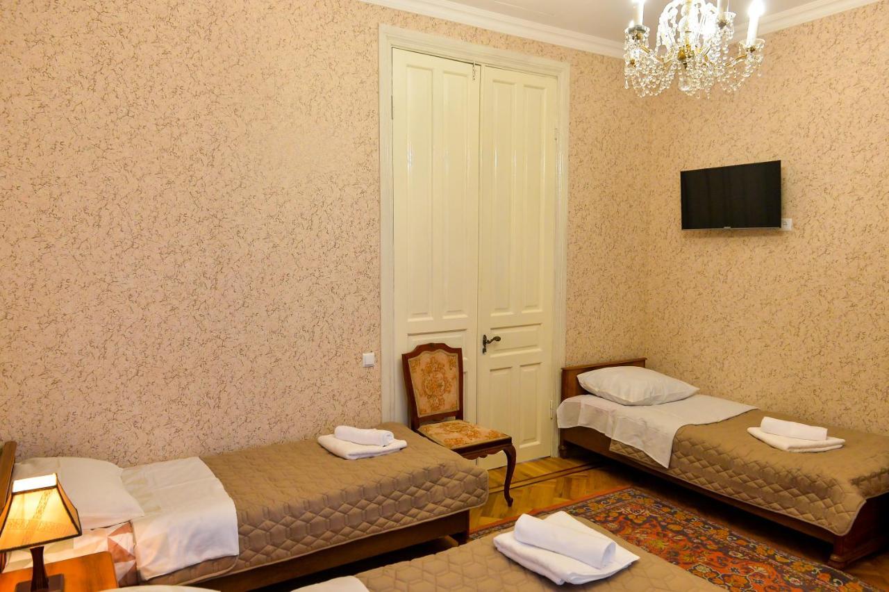 קוטאיסי Gold Guest House מראה חיצוני תמונה