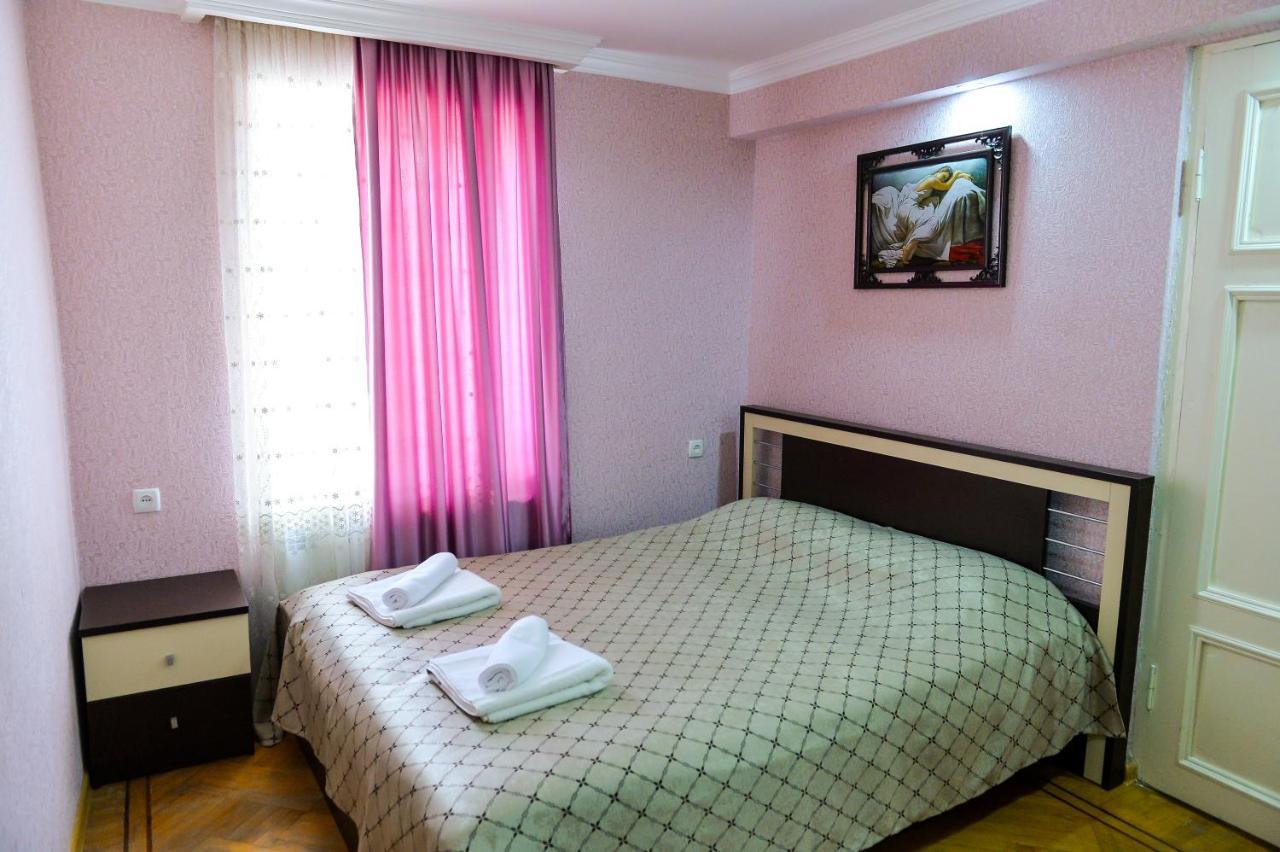קוטאיסי Gold Guest House מראה חיצוני תמונה