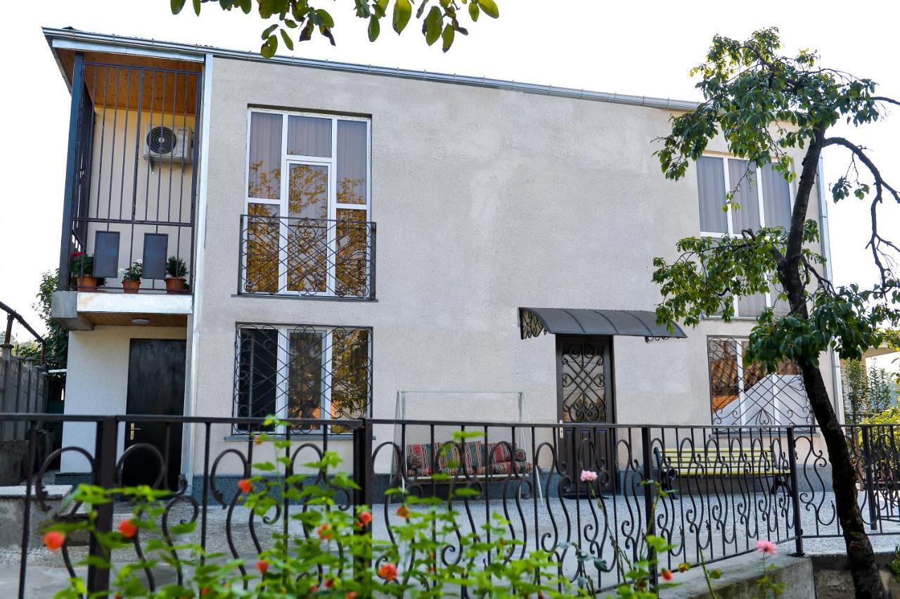 קוטאיסי Gold Guest House מראה חיצוני תמונה
