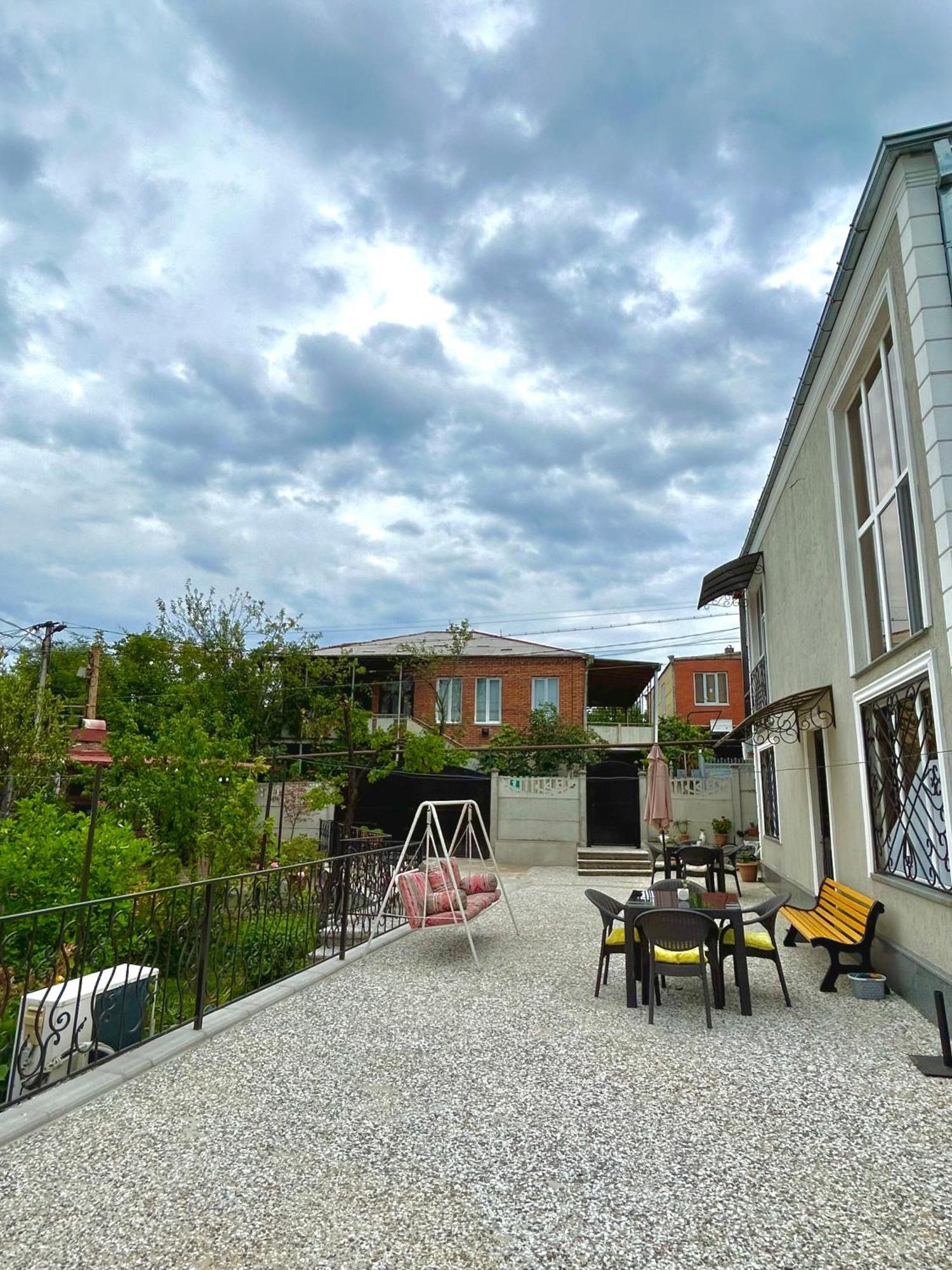 קוטאיסי Gold Guest House מראה חיצוני תמונה