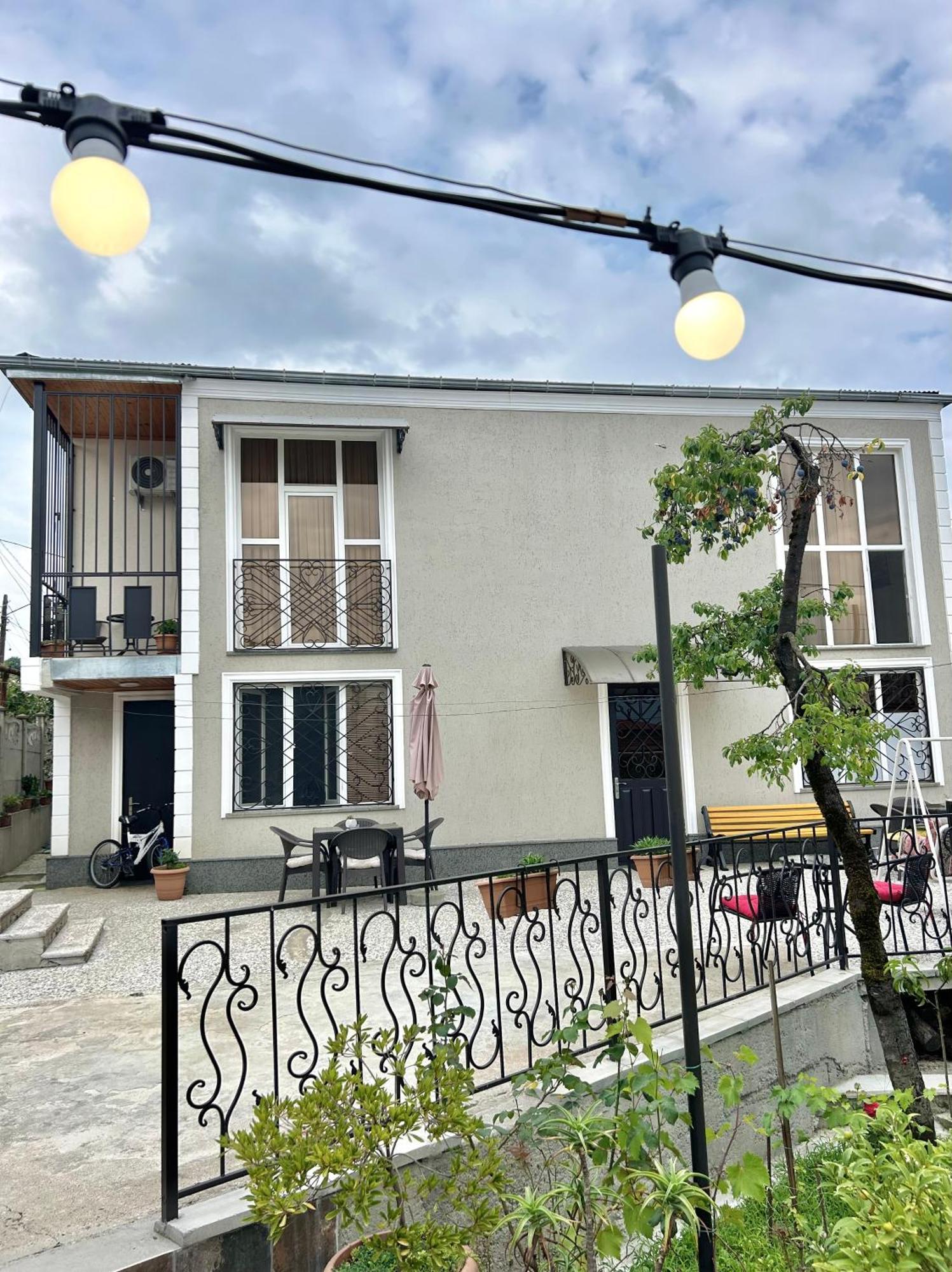 קוטאיסי Gold Guest House מראה חיצוני תמונה