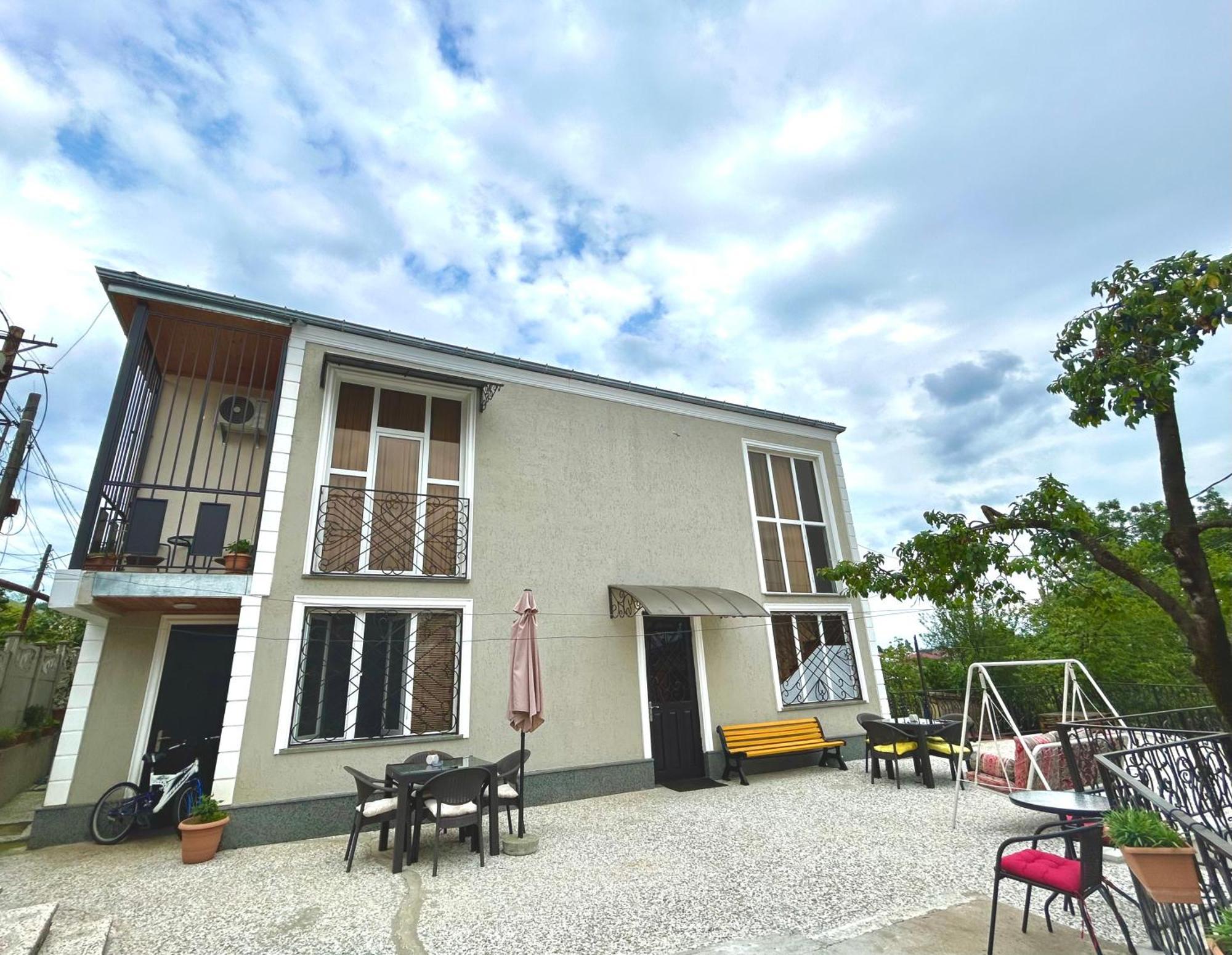 קוטאיסי Gold Guest House מראה חיצוני תמונה