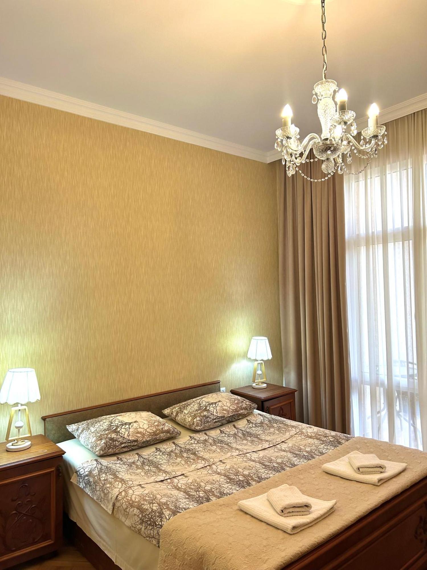 קוטאיסי Gold Guest House מראה חיצוני תמונה